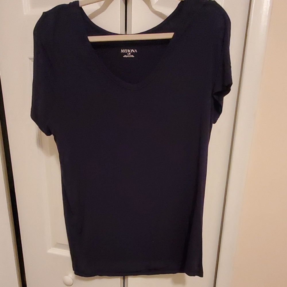 HUGE LOT OF LIKE NEW TSHIRTS *sold on ♏